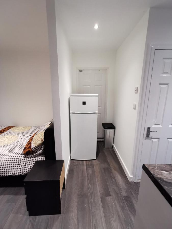 Studio Self Contained Double Bedroom Londres Exterior foto